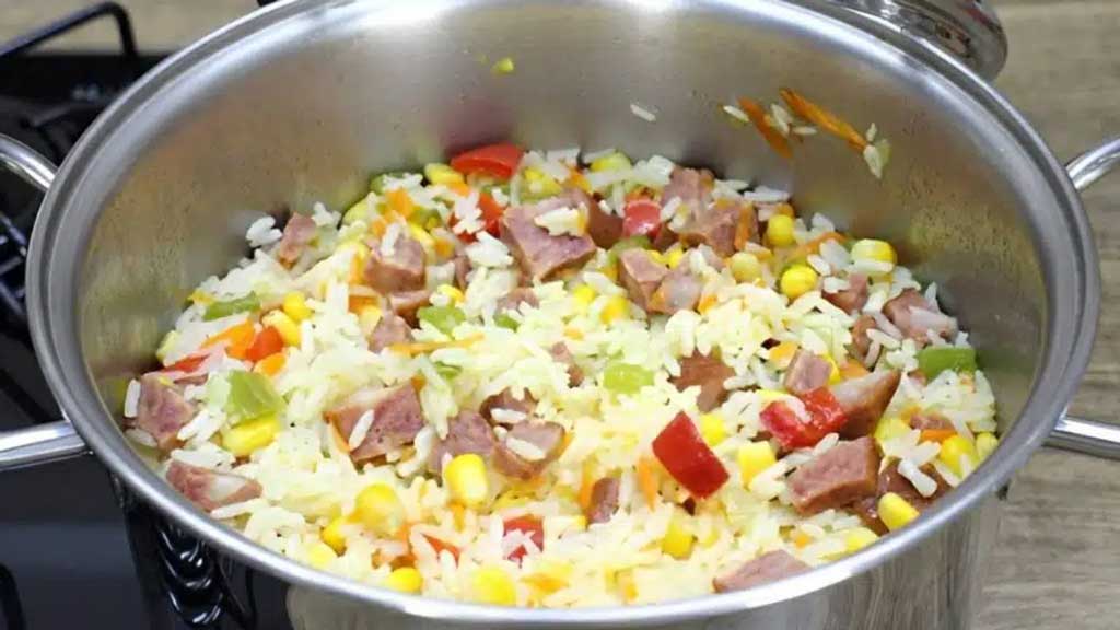 Arroz temperado com sobras