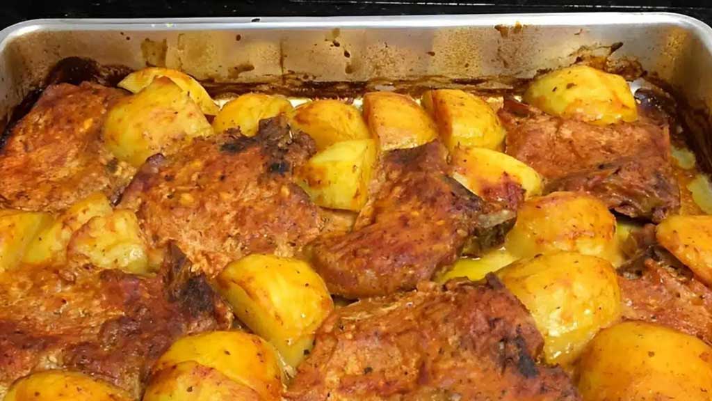 Bisteca no forno com batatas