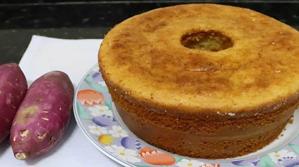 Bolo de batata doce simples e fofo