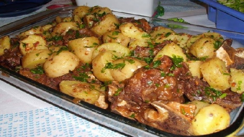 Costela na pressão com batatas