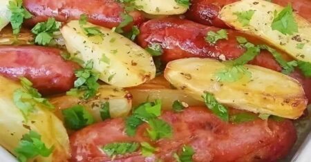 Linguiça com batata no forno, faça agora para seu almoço de domingo