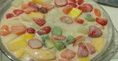 Salada cremosa de frutas, faça essa sobremesa refrescante para o seu domingo