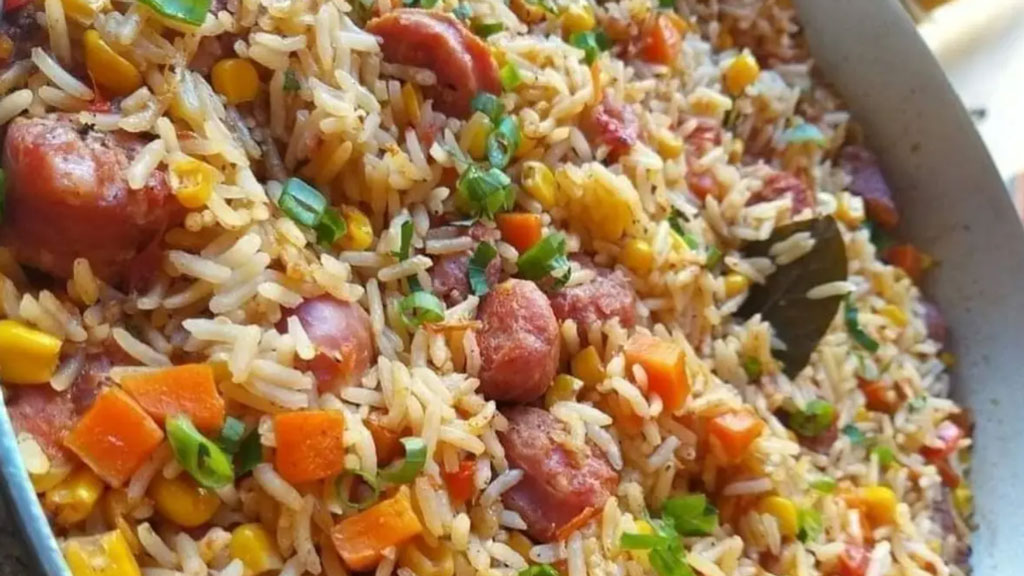 Arroz turbinado com linguiça