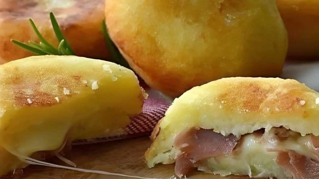 Bolinha de batata recheada