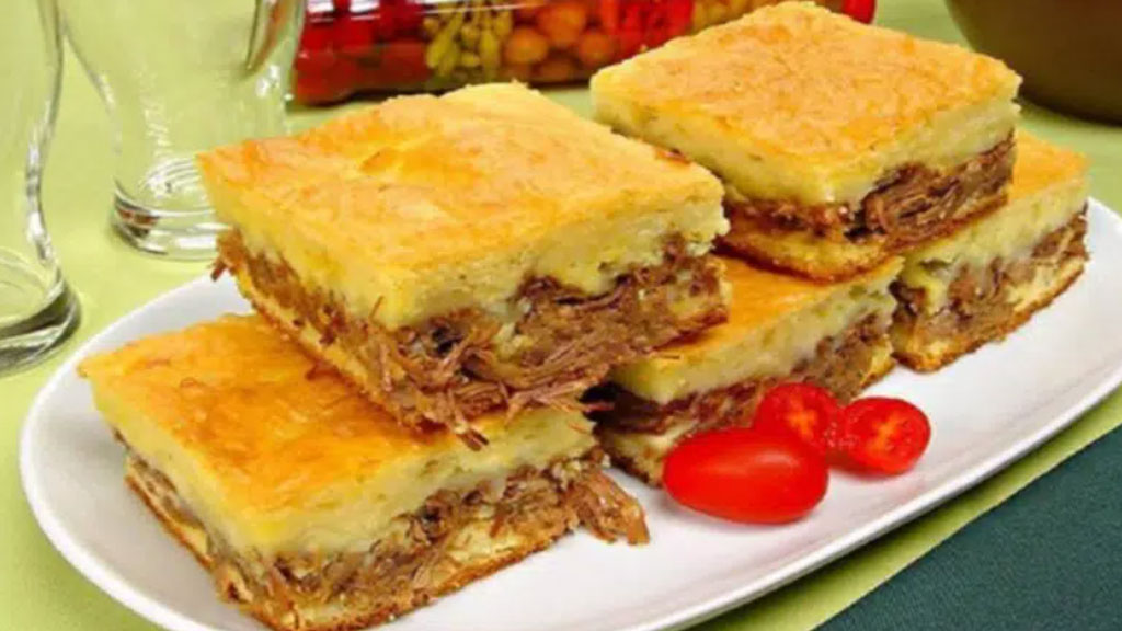 Torta fácil de carne no liquidificador