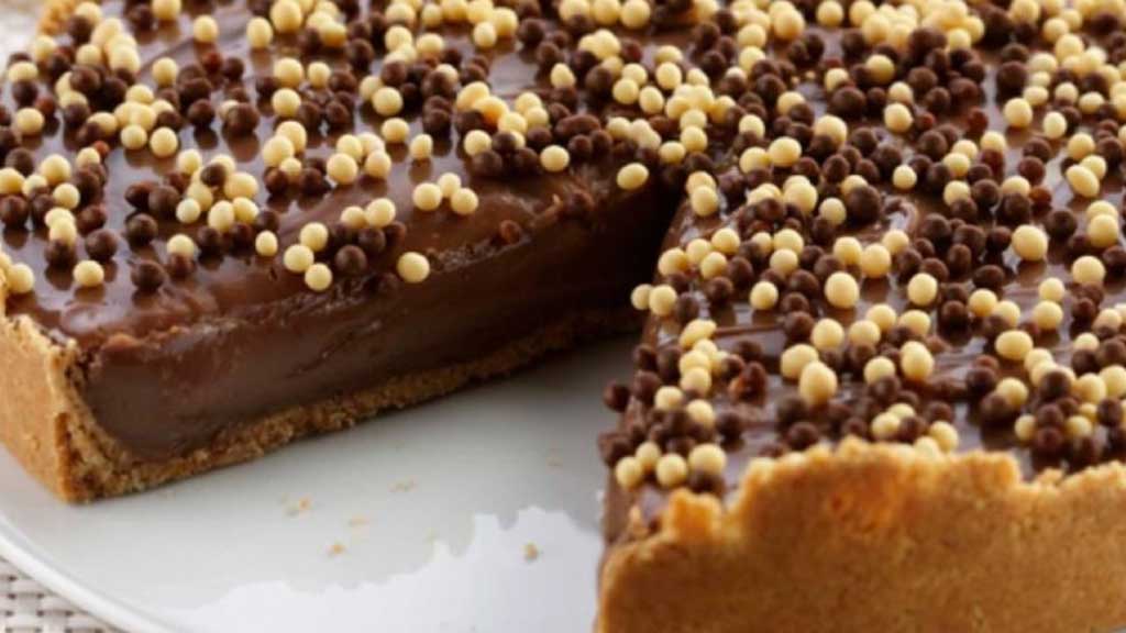 Torta simples de brigadeiro