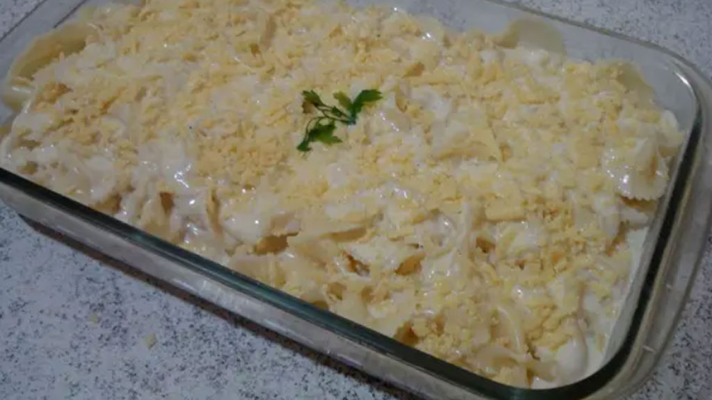 Macarrão com molho branco rápido