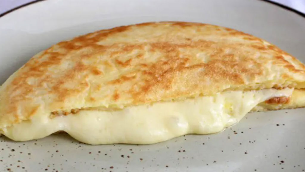 Pão de queijo fácil de frigideira
