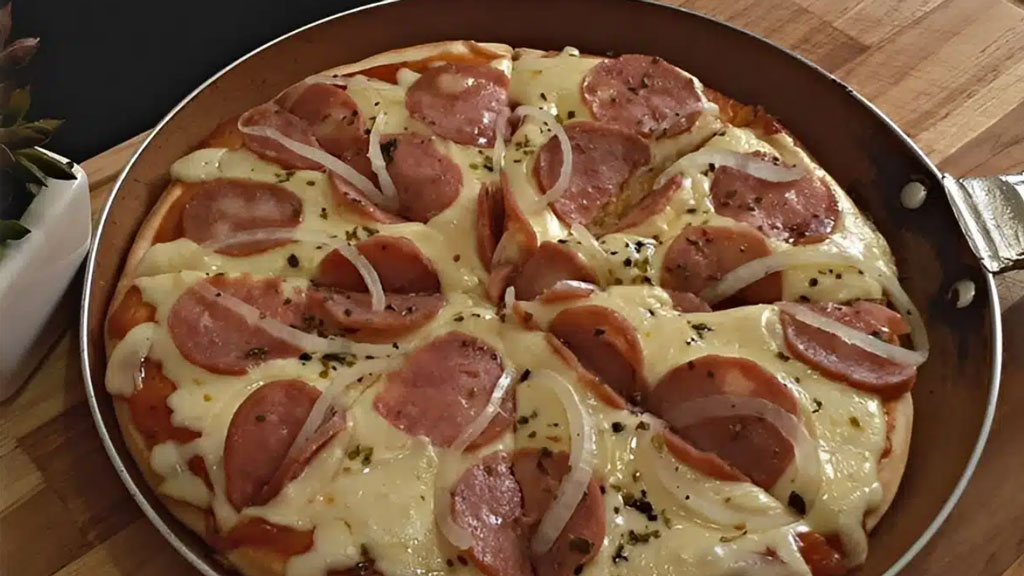 Pizza de frigideira simples