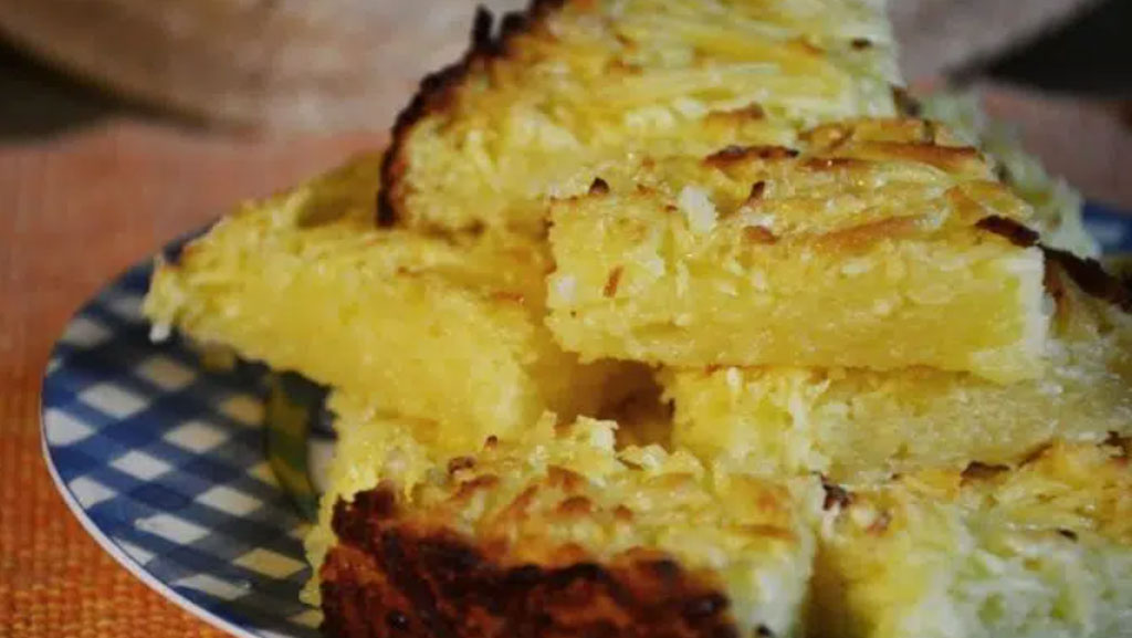 Bolo cremoso de macaxeira e queijo: Prove e apaixone-se pelo sabor