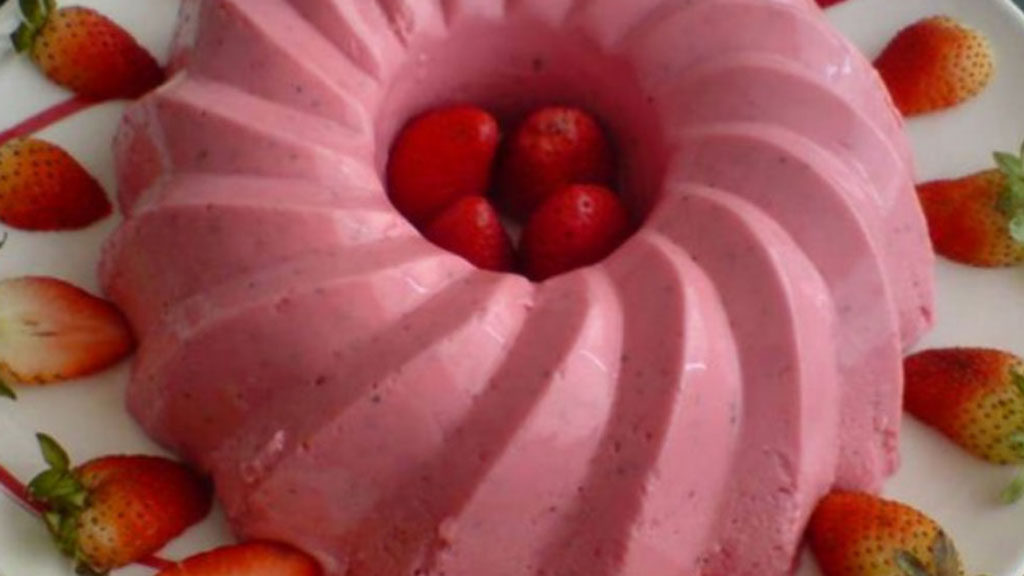 Pudim de morango com gelatina, veja como preparar essa sobremesa deliciosa