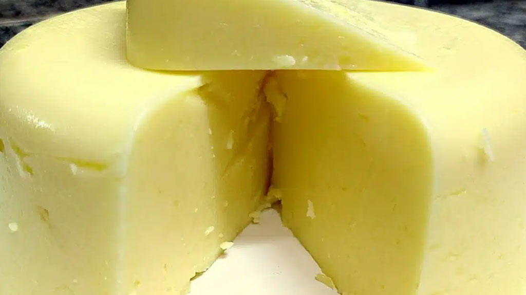 Queijo manteiga com 4 ingredientes