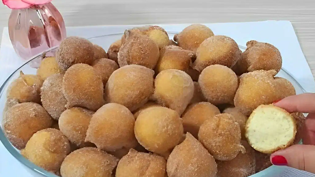 Bolinho de chuva com toque canela