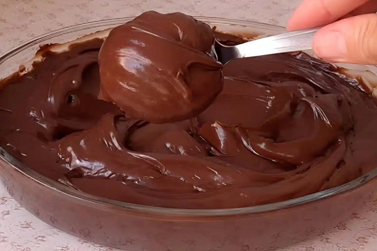 Chocolate cremoso para recheio, confira agora como preparar