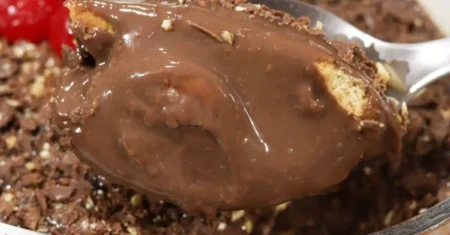 Pavê de chocolate prático, a sobremesa chocolatuda para alegrar a todos, vem ver