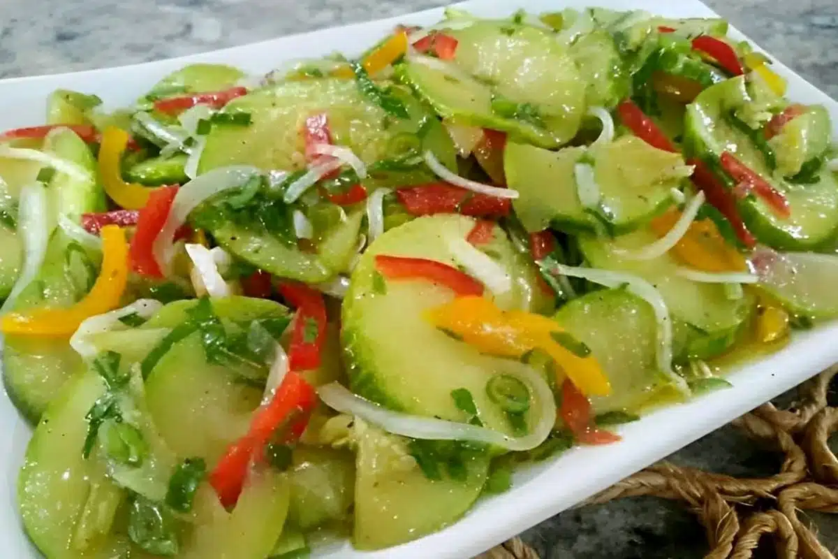 Salada simples de abobrinha