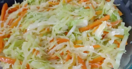 Salada simples de repolho e cenoura, delicie-se hoje, vem ver