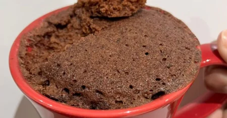 Bolo de chocolate na caneca rápido, delícia fofinha em apenas 5 minutos, faça agora