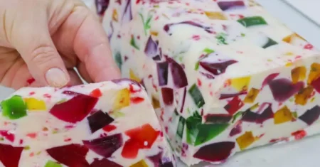 Gelatina Mosaico Colorida: um show de sabor e cor, faça agora