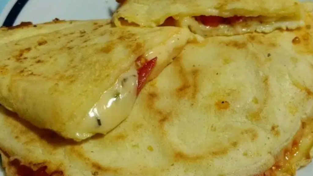 Omelete com 3 queijos