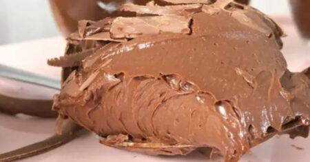 Mousse de chocolate com iogurte, uma delícia rápida para o seu dia