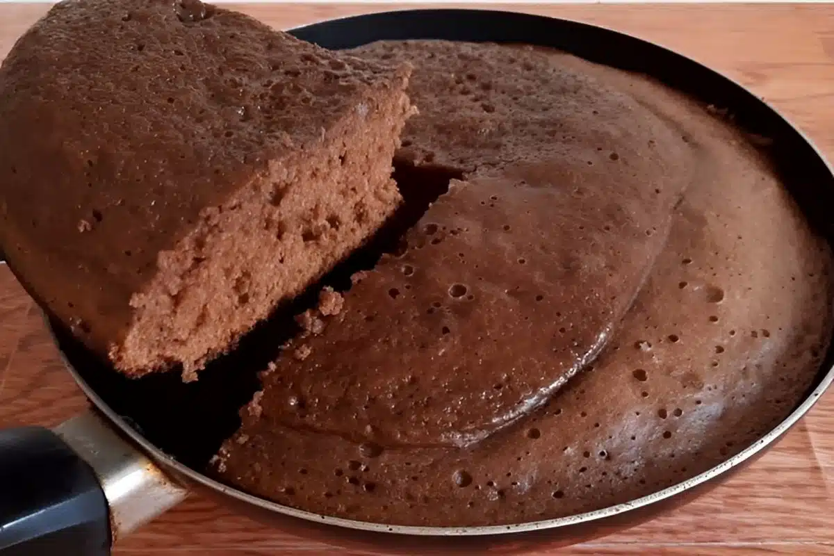 Bolo de chocolate na frigideira