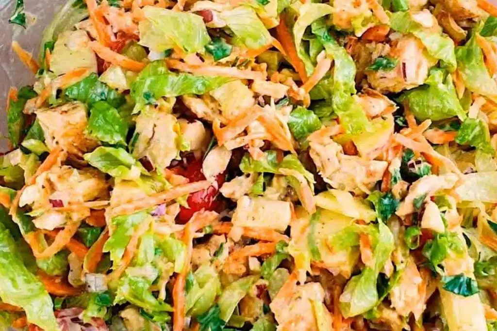 Salada tropical com frango