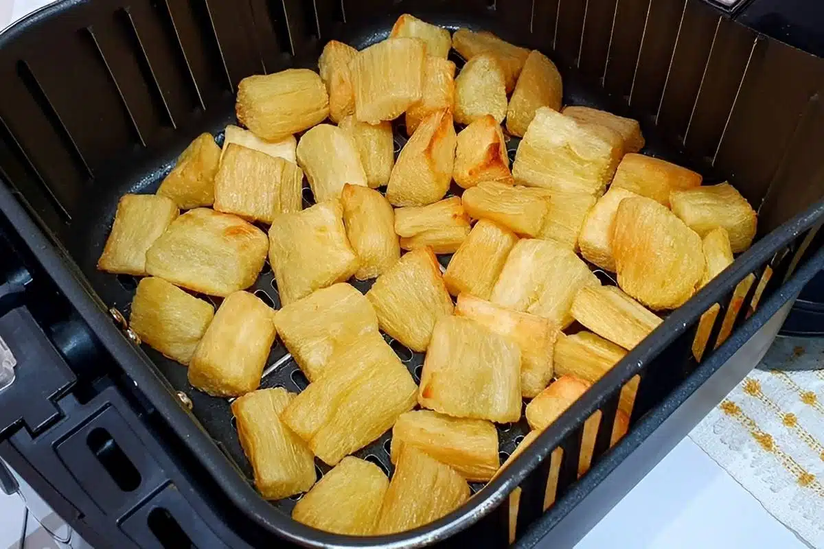 Mandioca frita na airfryer