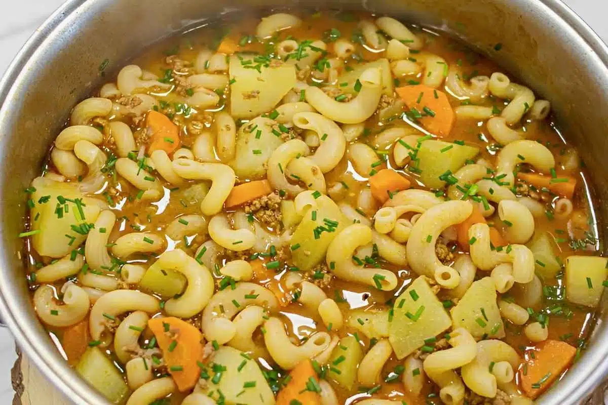 Sopa de carne moída com legumes