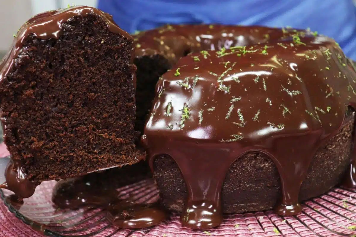 Bolo de chocolate e laranja