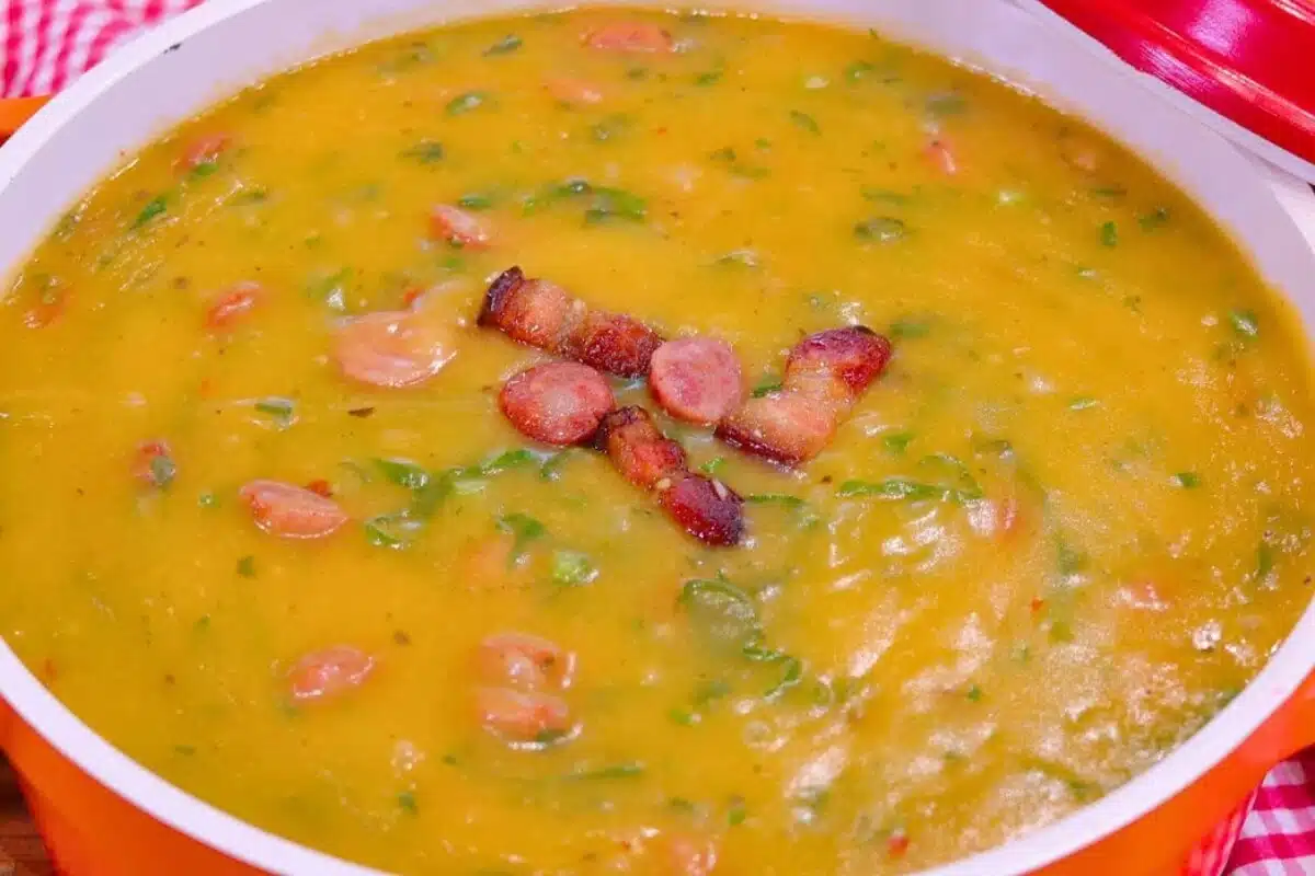 Caldo de mandioca com bacon