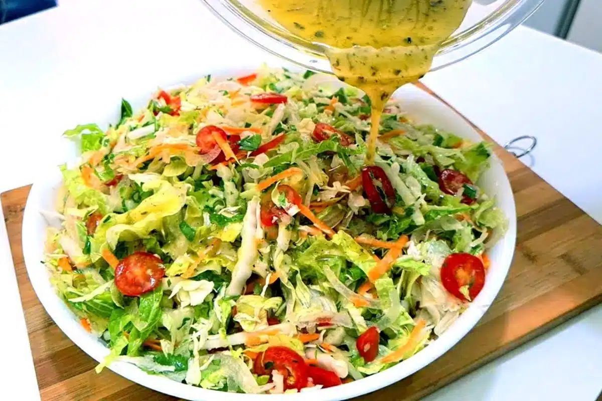 Salada com molho especial