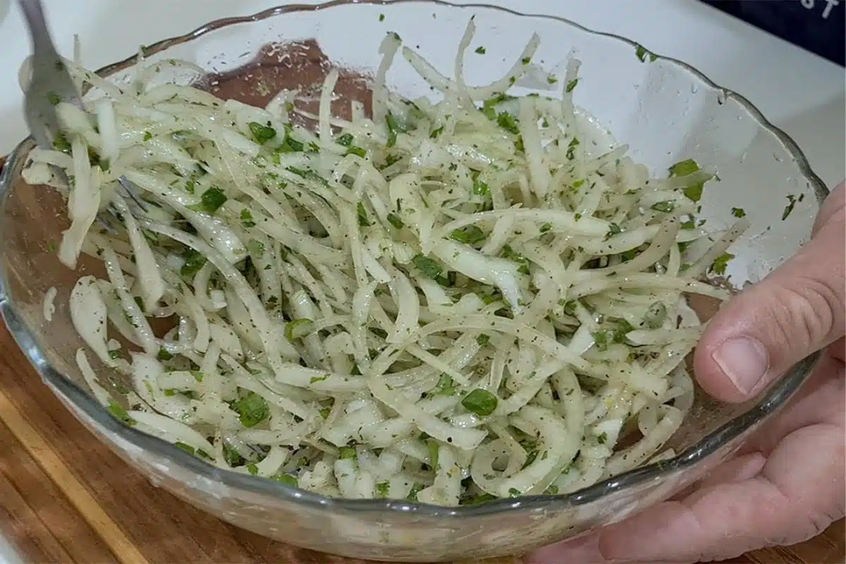 Salada de cebola