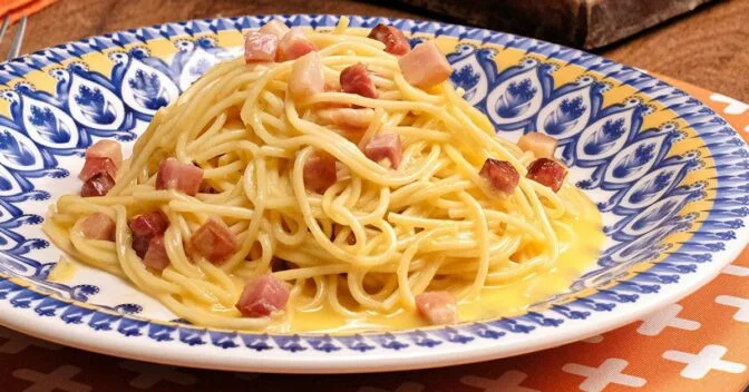 Macarrão à carbonara