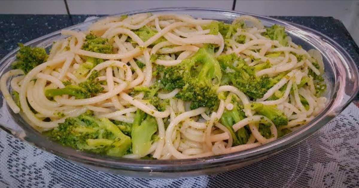 Macarrão com brócolis