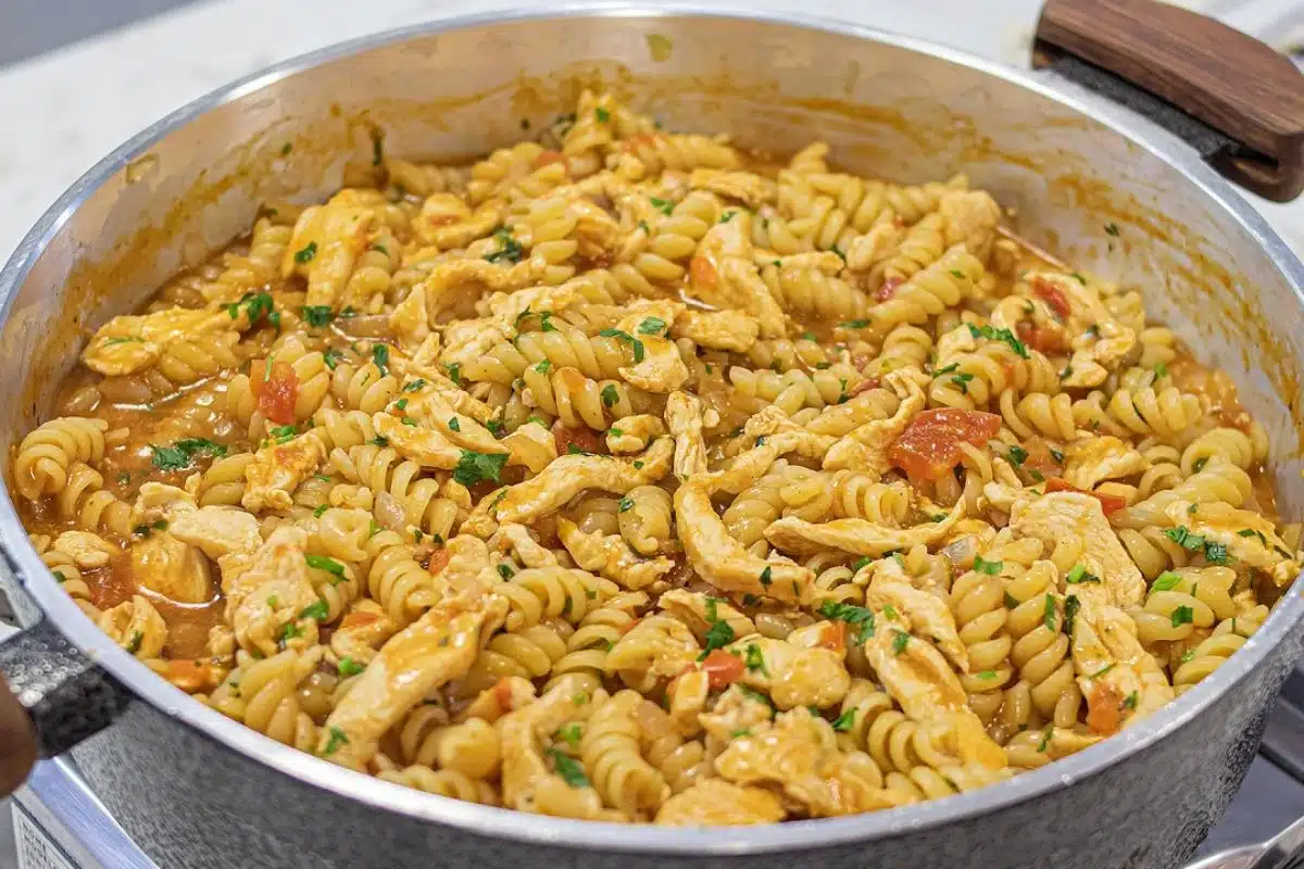 Macarrão com frango suculento