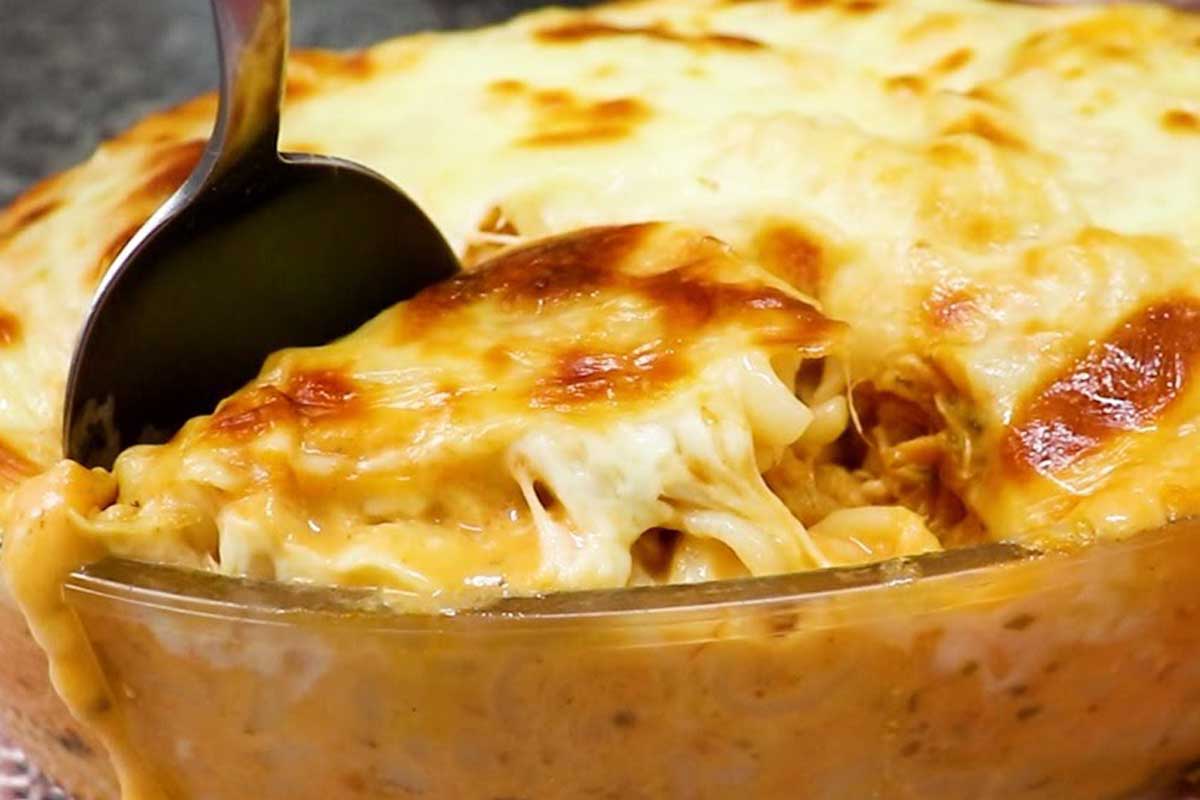 Macarrão cremoso com frango