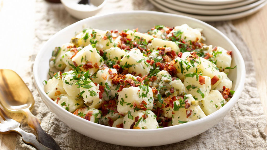 Salada de batata com bacon